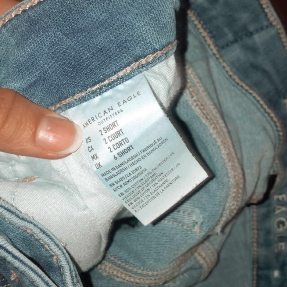 medium light wash high wasted American Eagle jeans